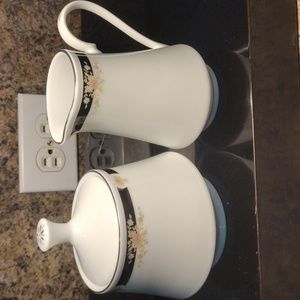 Crown Ming Jian Shiang  Sugar and Creamer